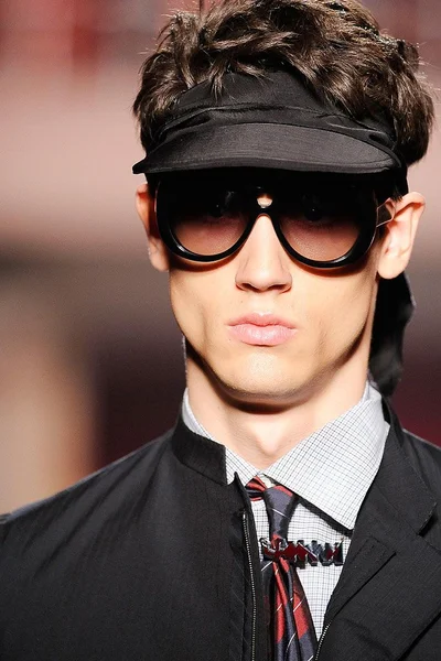 Look 60